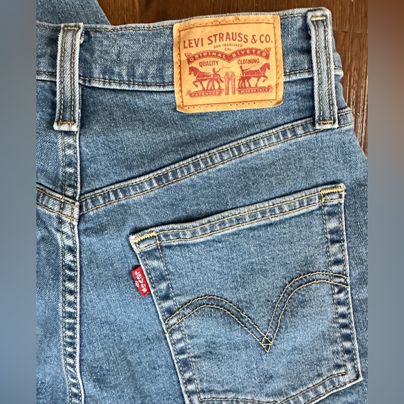 Levi’s high waisted taper jeans - Picture 9 of 11
